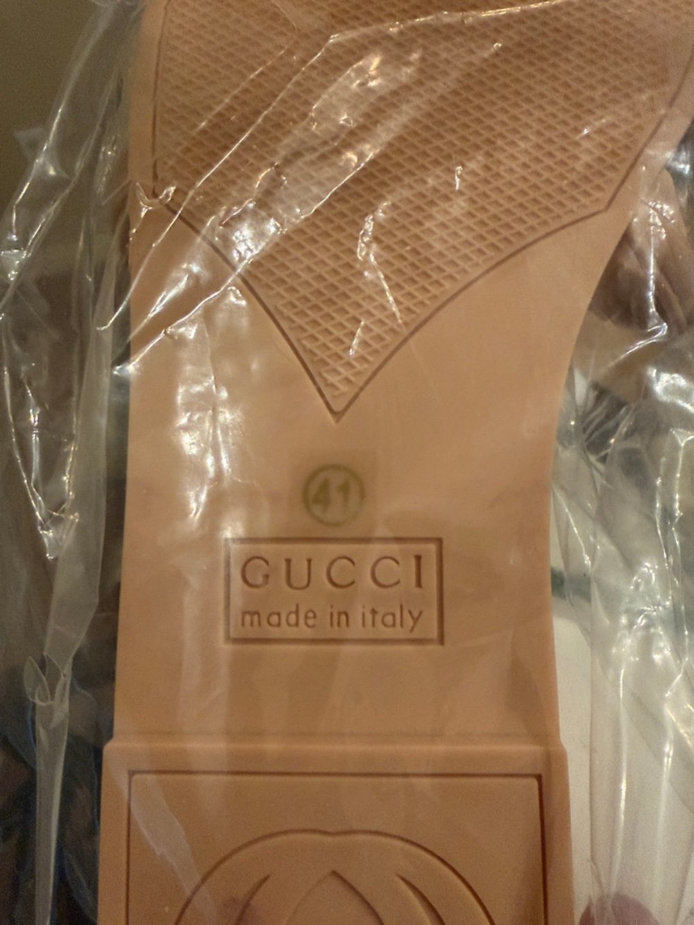 Gucci Nude  Interlocking G Rubber Slide Sandals - Picture 7 of 7